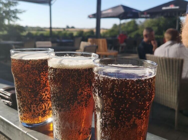 بنسيون Midtgolf Guest House