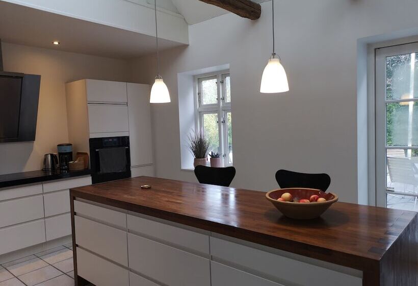 بنسيون Midtgolf Guest House