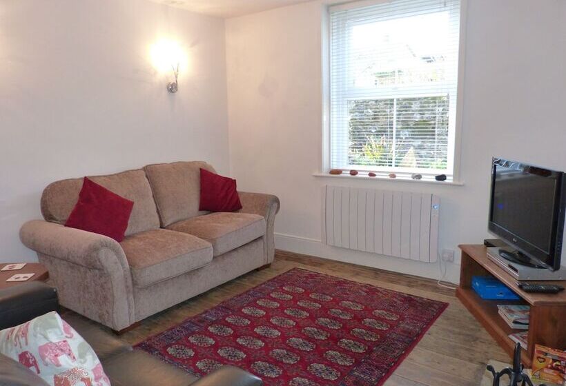 2 Farm Cottages