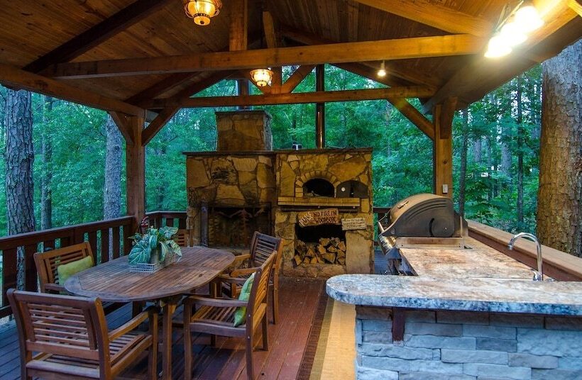 Denali Private Cabin Includes Xbox, Hot Tub, And Stone Pizza Oven By Redawning
