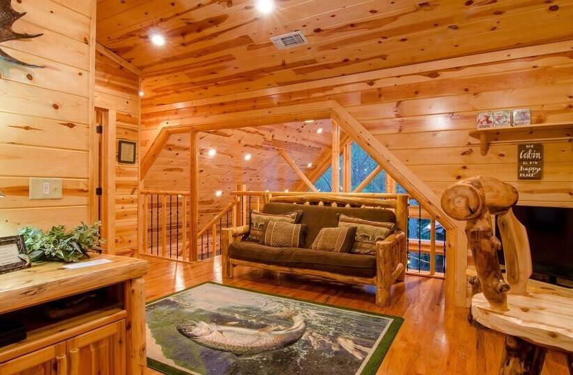 Denali Private Cabin Includes Xbox, Hot Tub, And Stone Pizza Oven By Redawning