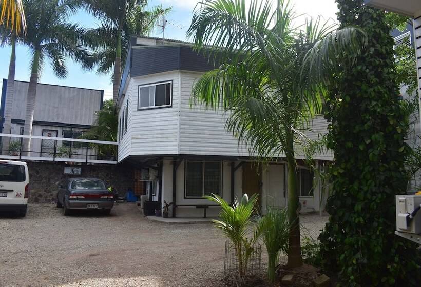 هتل Hohola Apartments