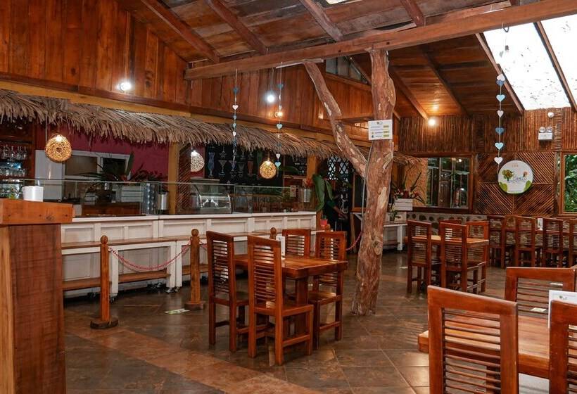 هتل Hosteria El Carmelo De Mindo