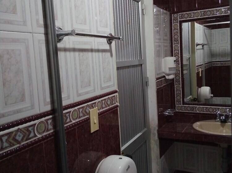 هتل Marques Plaza