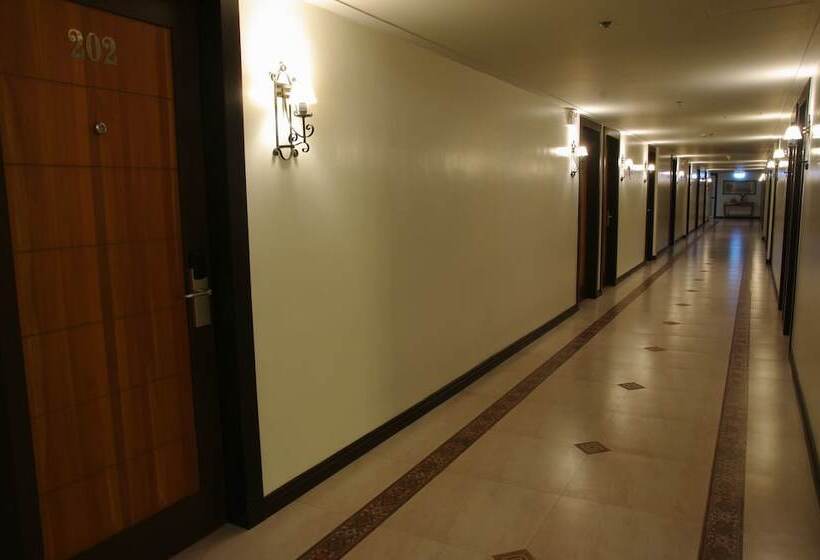 בית מלון כפרי Momarco Forest Cove Resort And