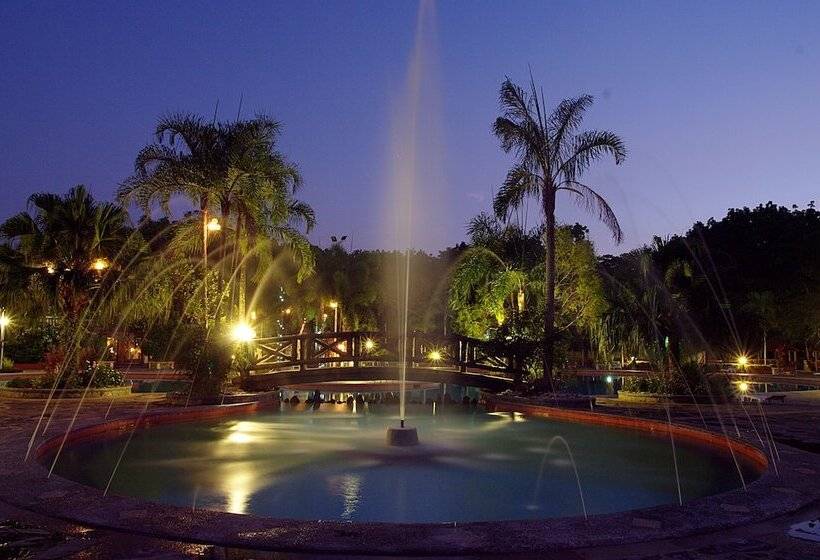 בית מלון כפרי Momarco Forest Cove Resort And