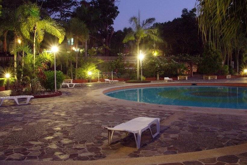 בית מלון כפרי Momarco Forest Cove Resort And