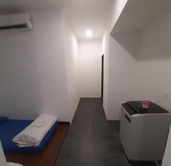 酒店 Roxy Sematan Villa & Townhouse