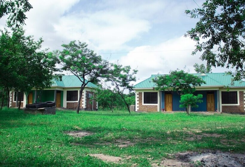بنسيون Mantis Lodge & Camping Site