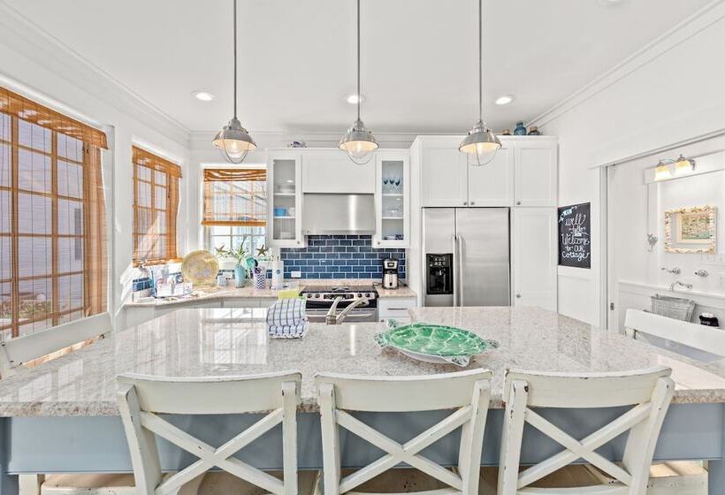 Quaint 2br/2.5ba Cottage Nestled Between 30a & Panama City Beach! Sleeps 6!