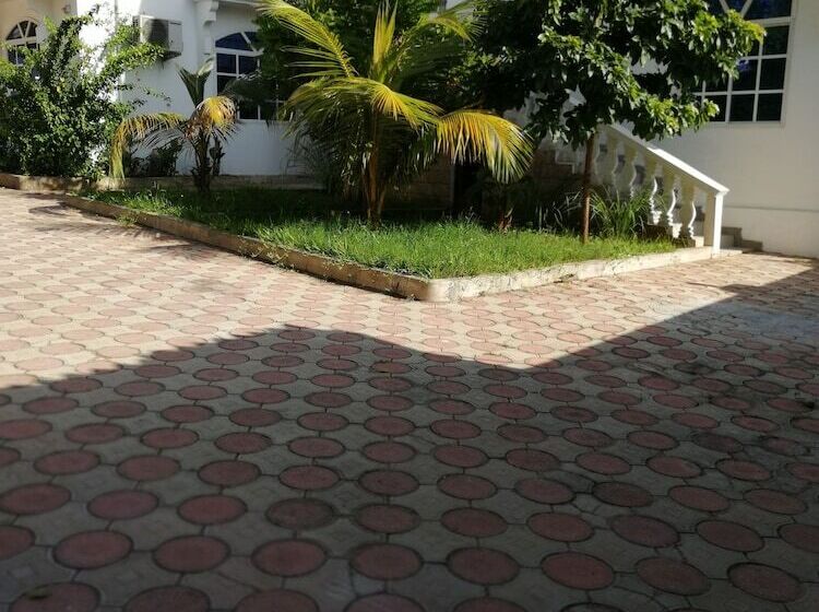 Salhiya Lodge   Hostel