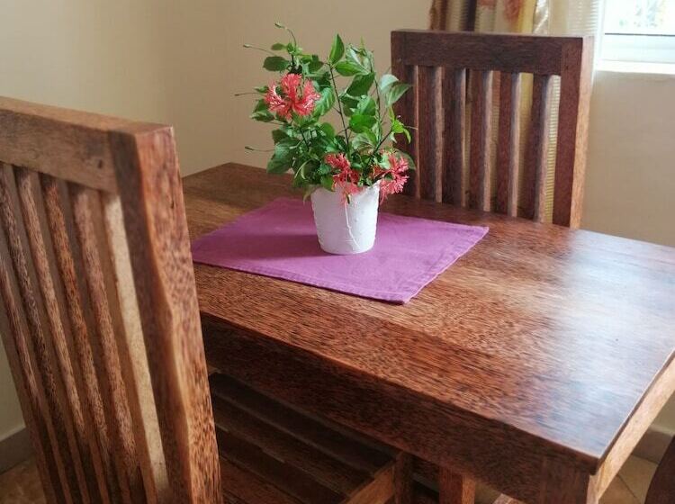 Salhiya Lodge   Hostel