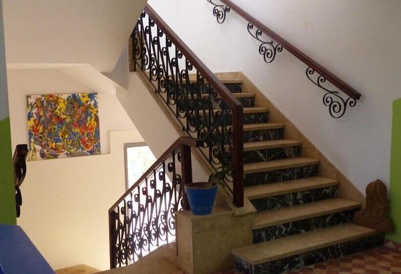 مسافرخانه Auberge Tasra