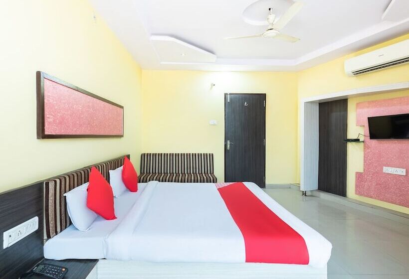 ホテル Oyo 40153  Rajendra Palace