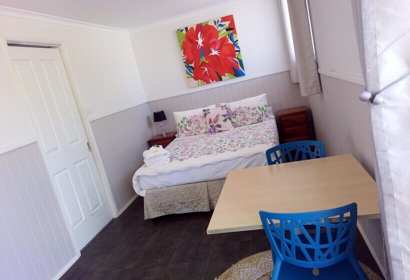 Отель Silver Wattle Caravan Park