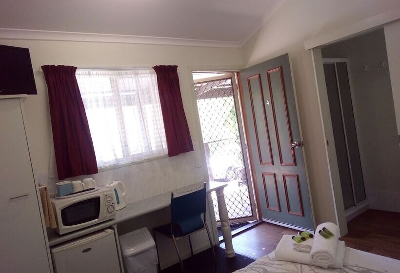 Отель Silver Wattle Caravan Park