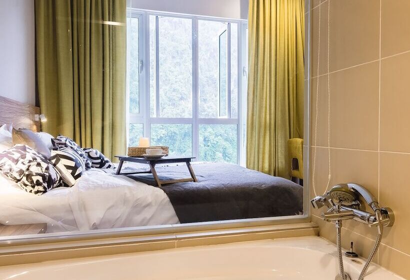 هتل The Haven Lakeside Suites By Verve