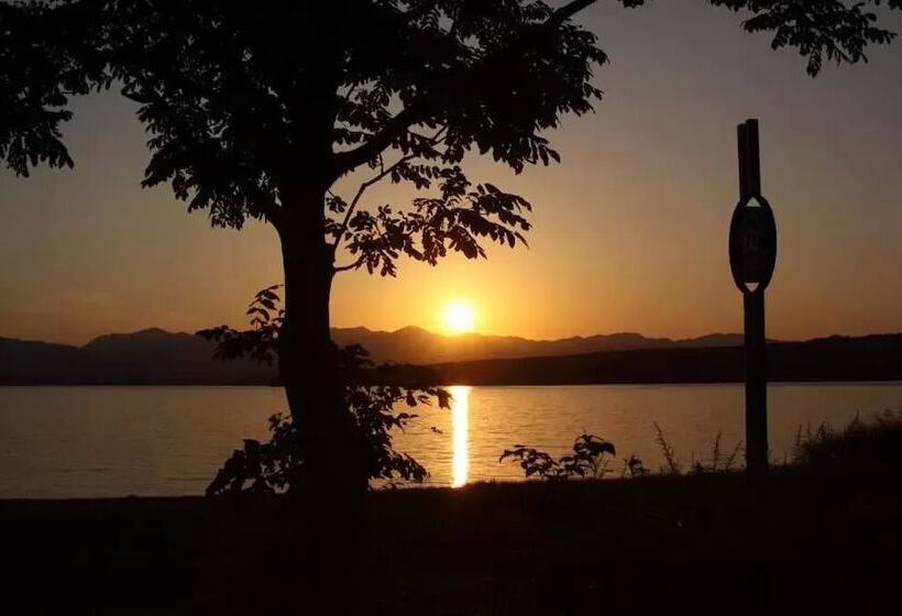 ペンション Onuma Lakeside Cottage