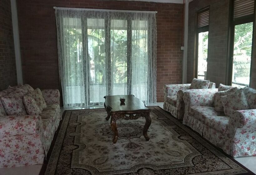 بنسيون Tokwan S Agro Village