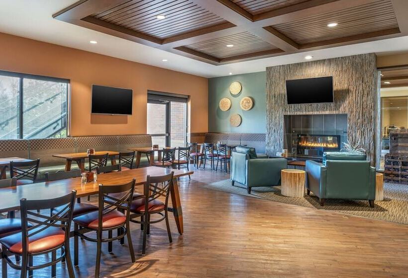 호텔 Best Western Premier Boulder Falls Inn