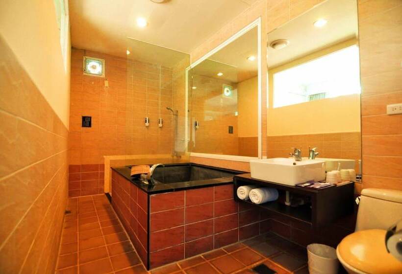 هتل Courier Station