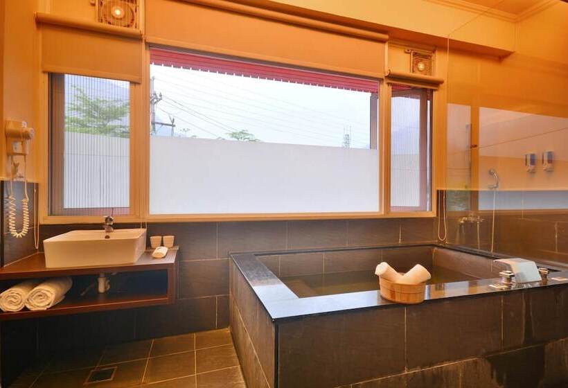 هتل Courier Station