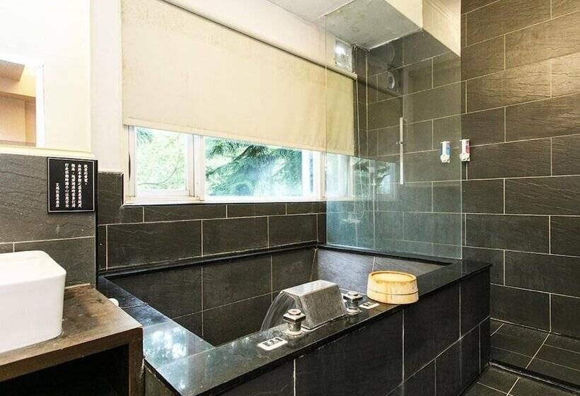 هتل Courier Station