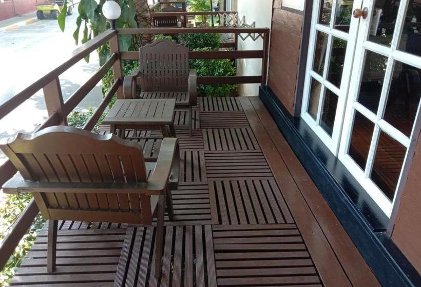 Fotos del hotel Lunar Hut Resort:  11