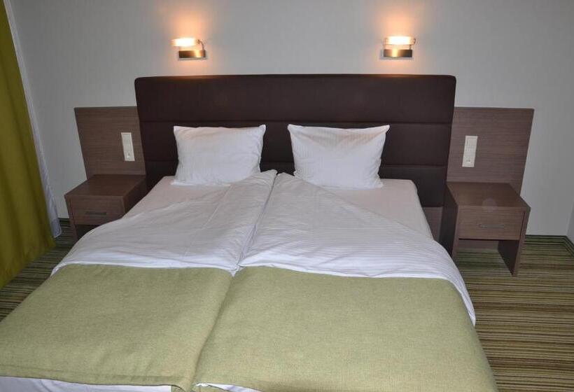 ホテル Pod Dębem