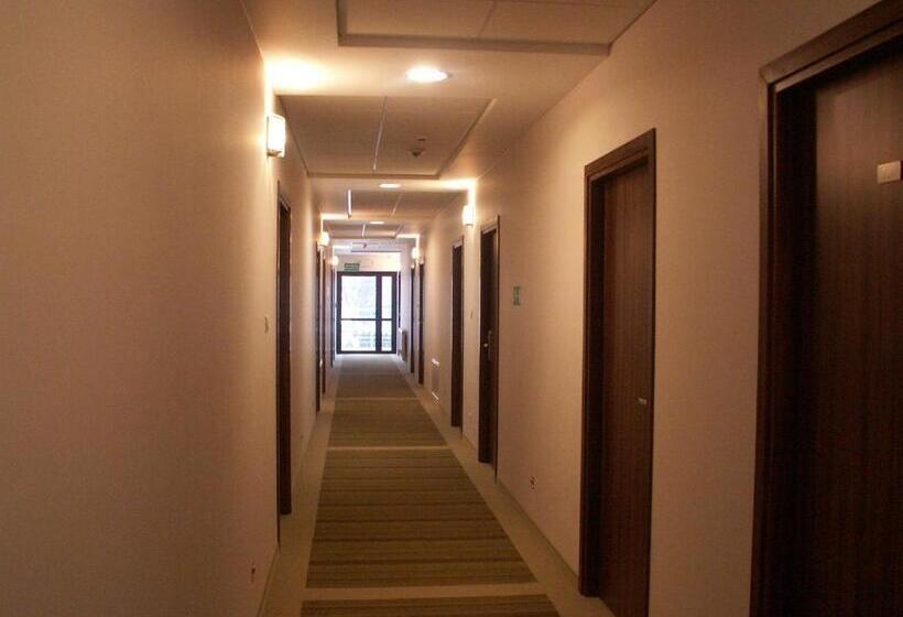 ホテル Pod Dębem