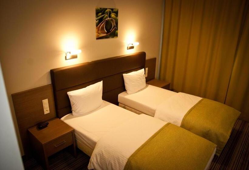 ホテル Pod Dębem