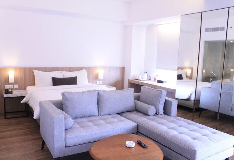 هتل Zuri Express Lippo Cikarang