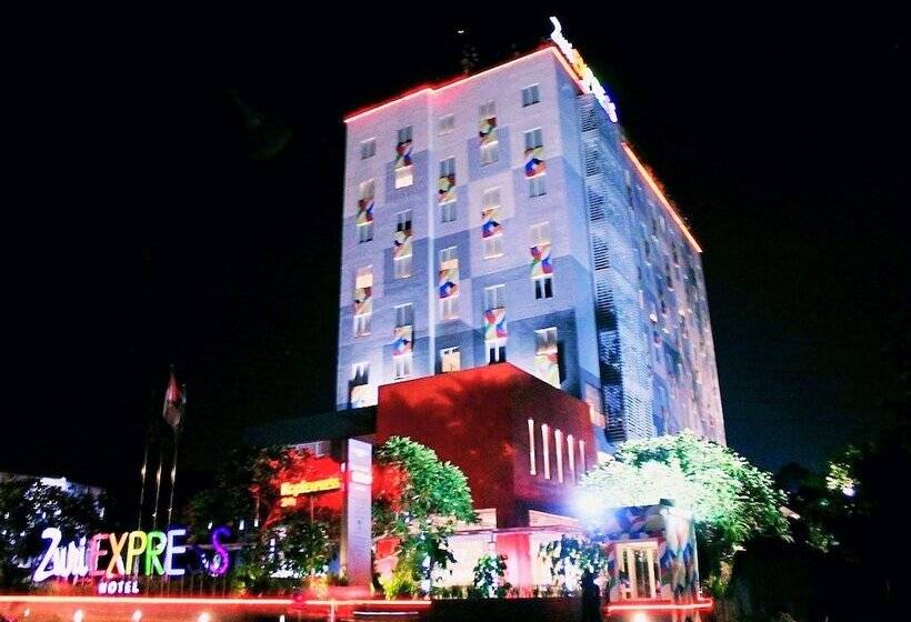 هتل Zuri Express Lippo Cikarang