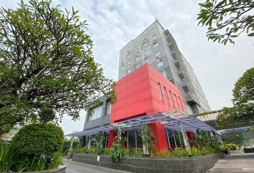 هتل Zuri Express Lippo Cikarang