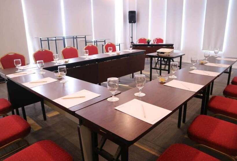 هتل Zuri Express Lippo Cikarang