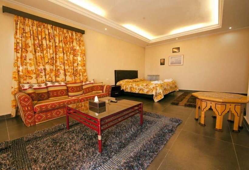 تختخواب و صبحانه Alpine Hotel Cedars
