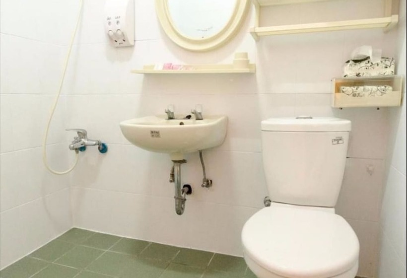 تختخواب و صبحانه Pthles Guest House