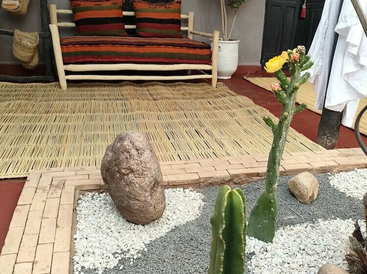 مبيت وإفطار Dar Tadout