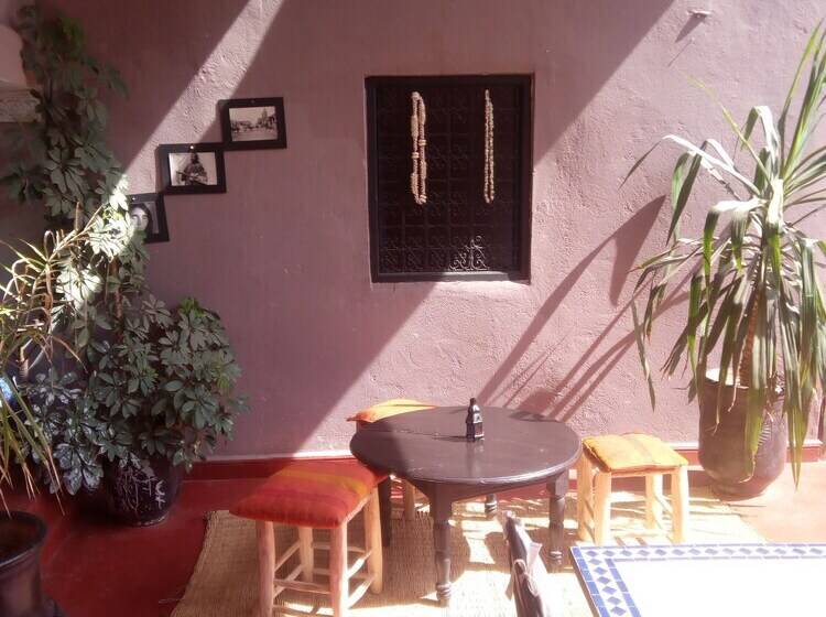 مبيت وإفطار Dar Tadout