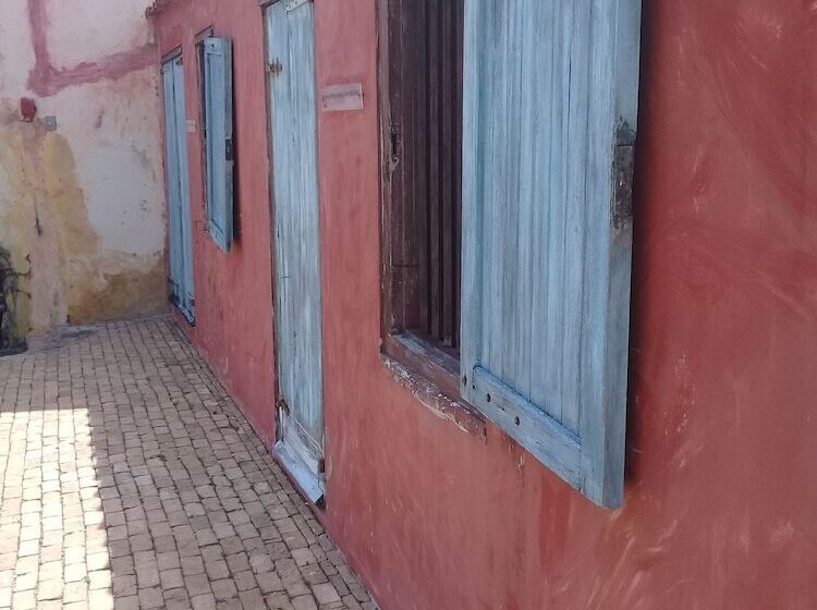 تختخواب و صبحانه Sombré Di Kabana