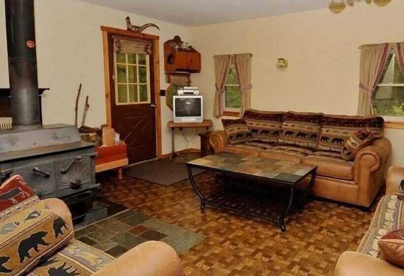Cedarwood Lodge