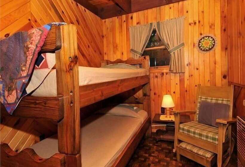 Cedarwood Lodge