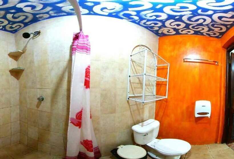Hostal Brisas Y Olas   Hostel