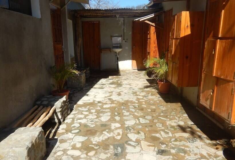 هتل Hostal Cafecerveza