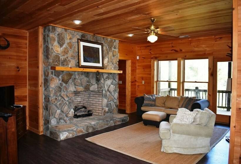 Lakeside Lodge