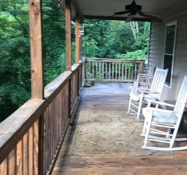 Comfortable Mountain Home Near Everything Yet Private