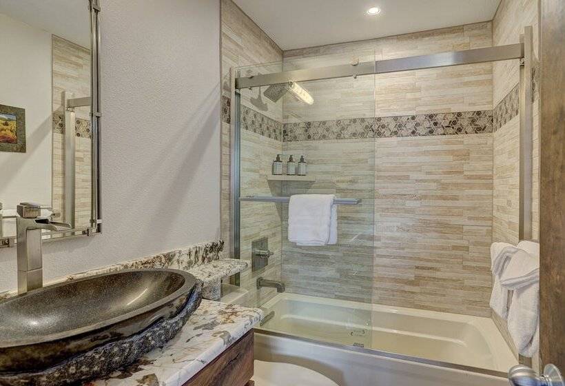 هتل 4br Renovated   Sleeps 12  Downtown Breck By Redawning