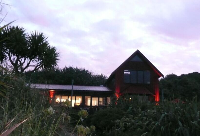 אתר נופש The Bay House Beachfront Accommodation