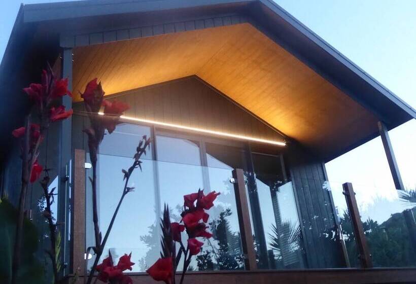 אתר נופש The Bay House Beachfront Accommodation