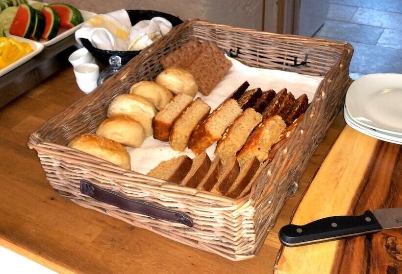 Som Hemma Gardscafe Bed & Breakfast